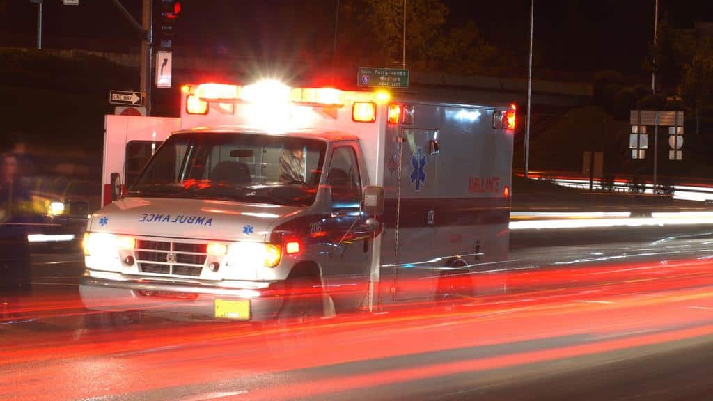 Pedestrian dies after being hit on Farmington crosswalk