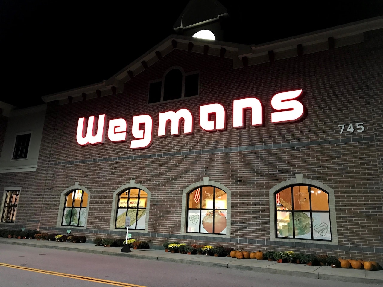 Christmas Day hours Grocery stores and pharmacies