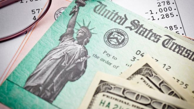 tax refund check and cash for the EITC from the IRS