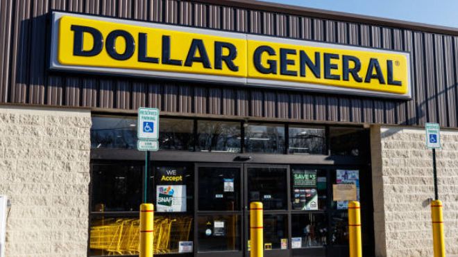 dollar general storefront and sign