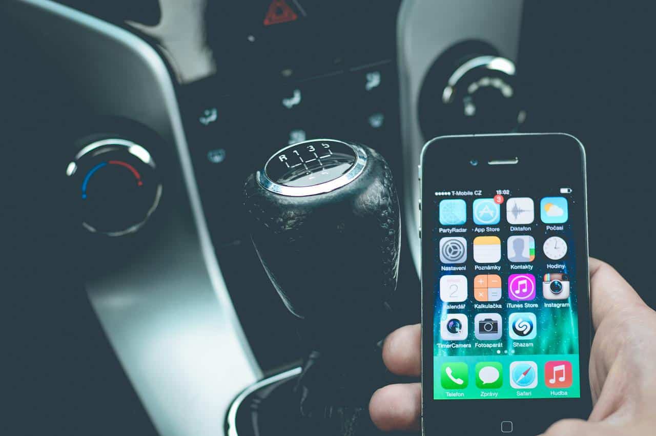 SAFETY MOMENT: Distracted Driving – It Can Wait SAFETY MOMENT: Distracted Driving – It Can Wait