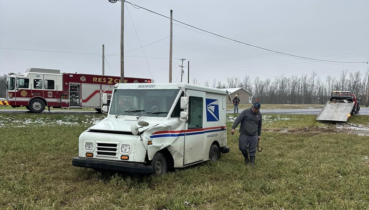 USPS mail truck involved in Tyre crash