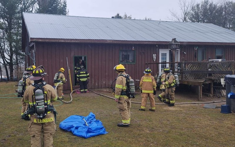 Heat lamp caused fire in Benton, investigators say Heat lamp caused fire in Benton, investigators say