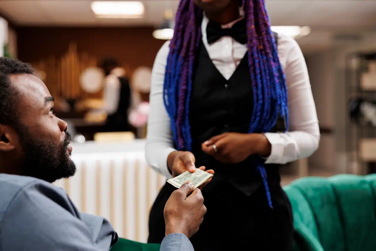 Americans grumble about tipping, but still do it Americans grumble about tipping, but still do it