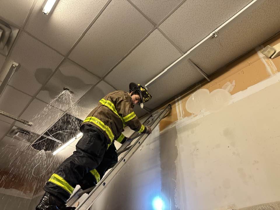 Water alarm at Fingerlakes Mall prompts response Water alarm at Fingerlakes Mall prompts response