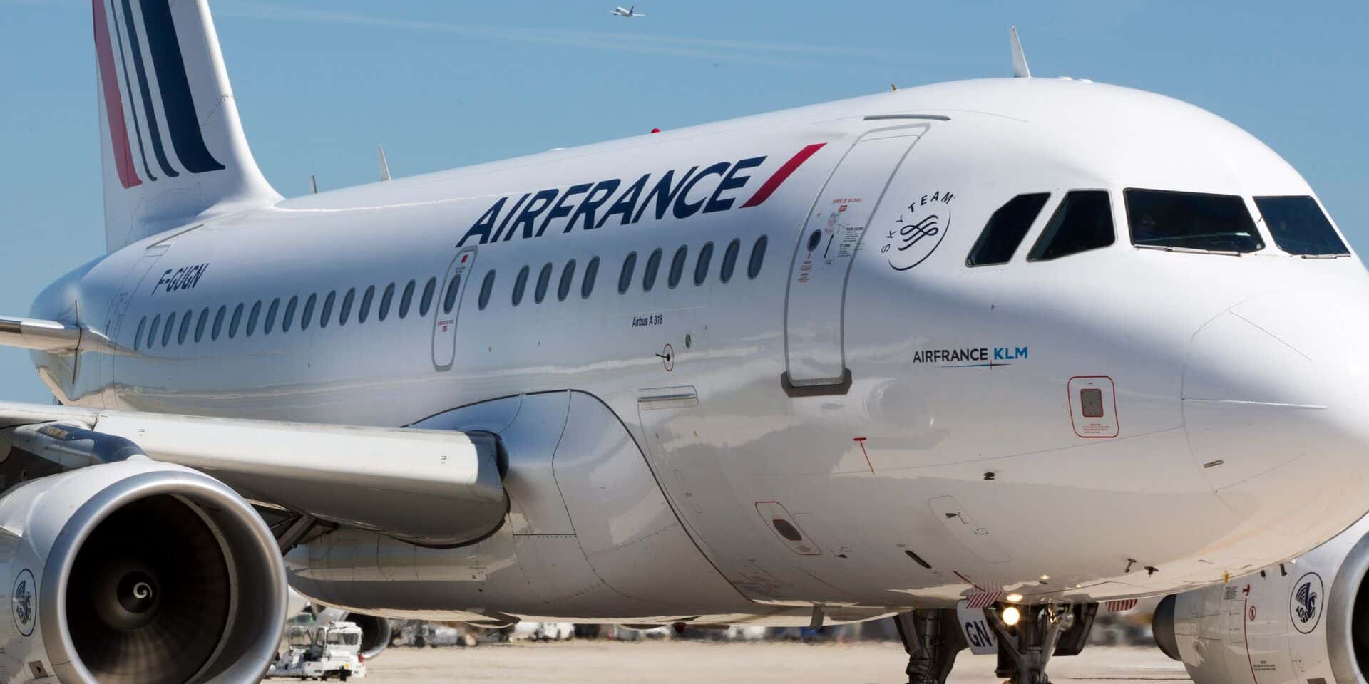 Air France flight makes emergency landing after pressure issue