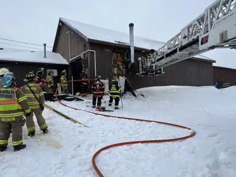 Fire crews respond to commercial building fire in Palmyra