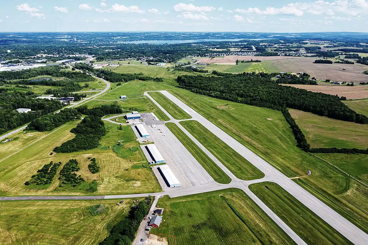Canandaigua Airport lands 0K for upgrades Canandaigua Airport lands 0K for upgrades