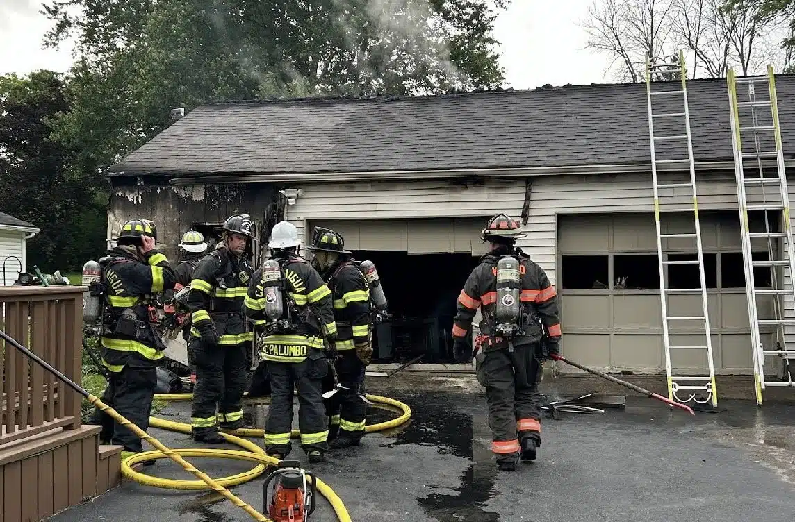 Fire damages Canandaigua garage; firefighter injured Fire damages Canandaigua garage; firefighter injured