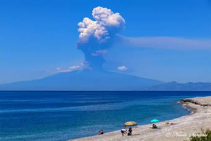 Mount Etna Erupts: Ash Clouds, Lava Blanket Sicily (video)