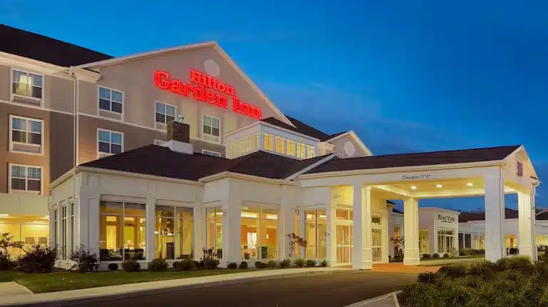 Auburn Hilton completes .7M upgrade, shifts to local management Auburn Hilton completes .7M upgrade, shifts to local management