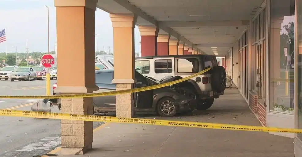 Teen driver critically injured in crash at Canandaigua plaza Teen driver critically injured in crash at Canandaigua plaza