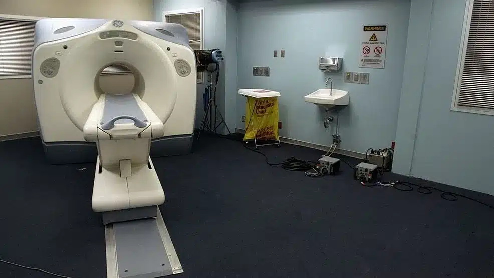 Man dies after chain around neck pulls him into MRI machine Man dies after chain around neck pulls him into MRI machine