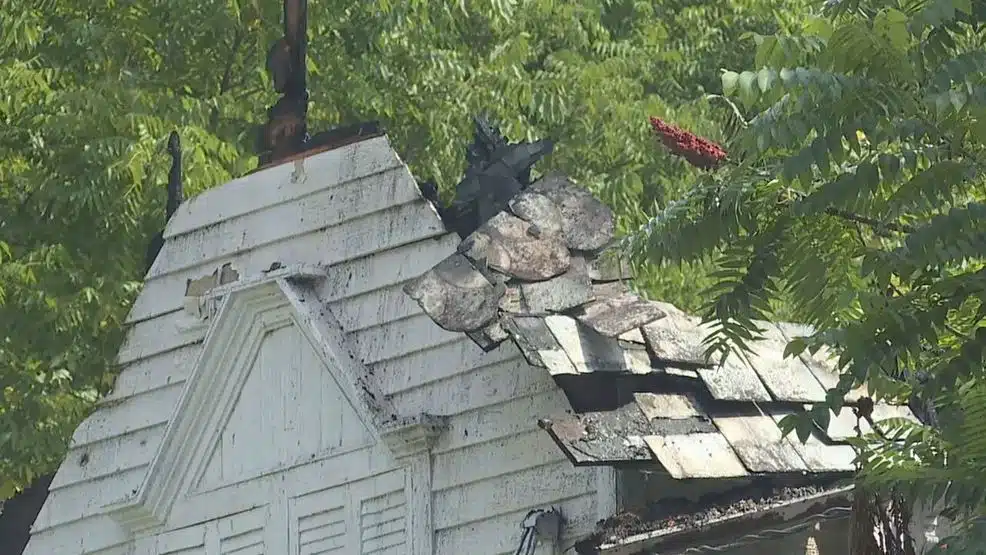 Roof collapses in Springwater house fire Roof collapses in Springwater house fire