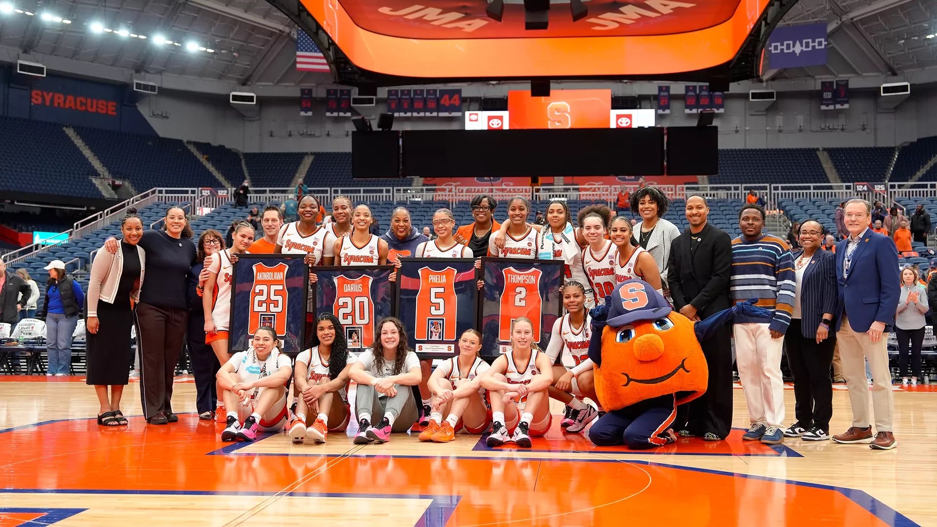 Syracuse women’s basketball rolls past Boston College on Senior Day Syracuse women’s basketball rolls past Boston College on Senior Day