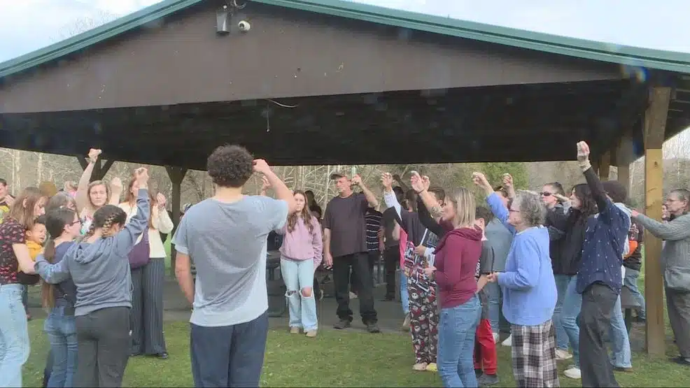 Community gathers in grief after deadly Dryden fire