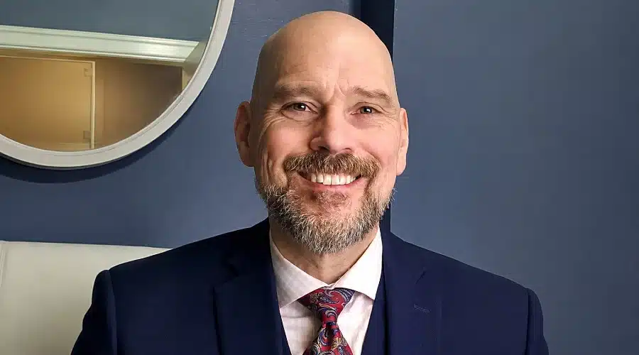 Independent candidate files signatures for NY-24 ballot access