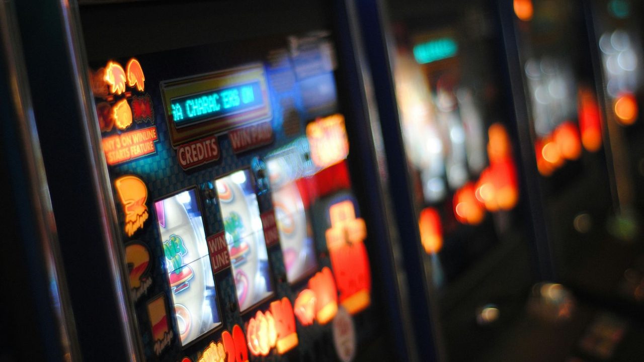 What Do Wilds, Scatters, and Free Spins Actually Mean? The Slot Player’s Dictionary