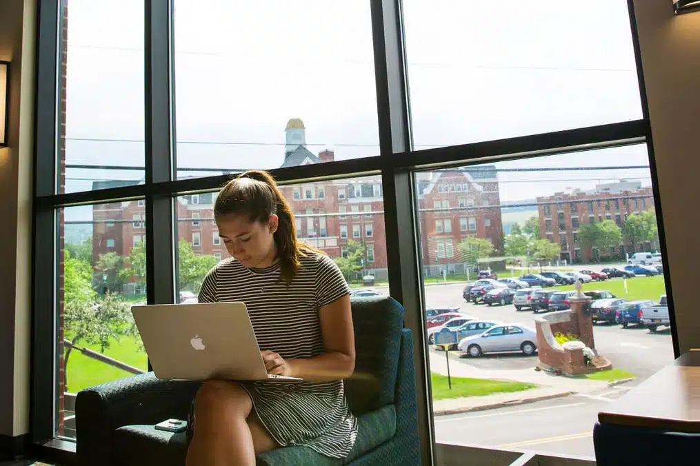 Keuka College highlights support services for online students