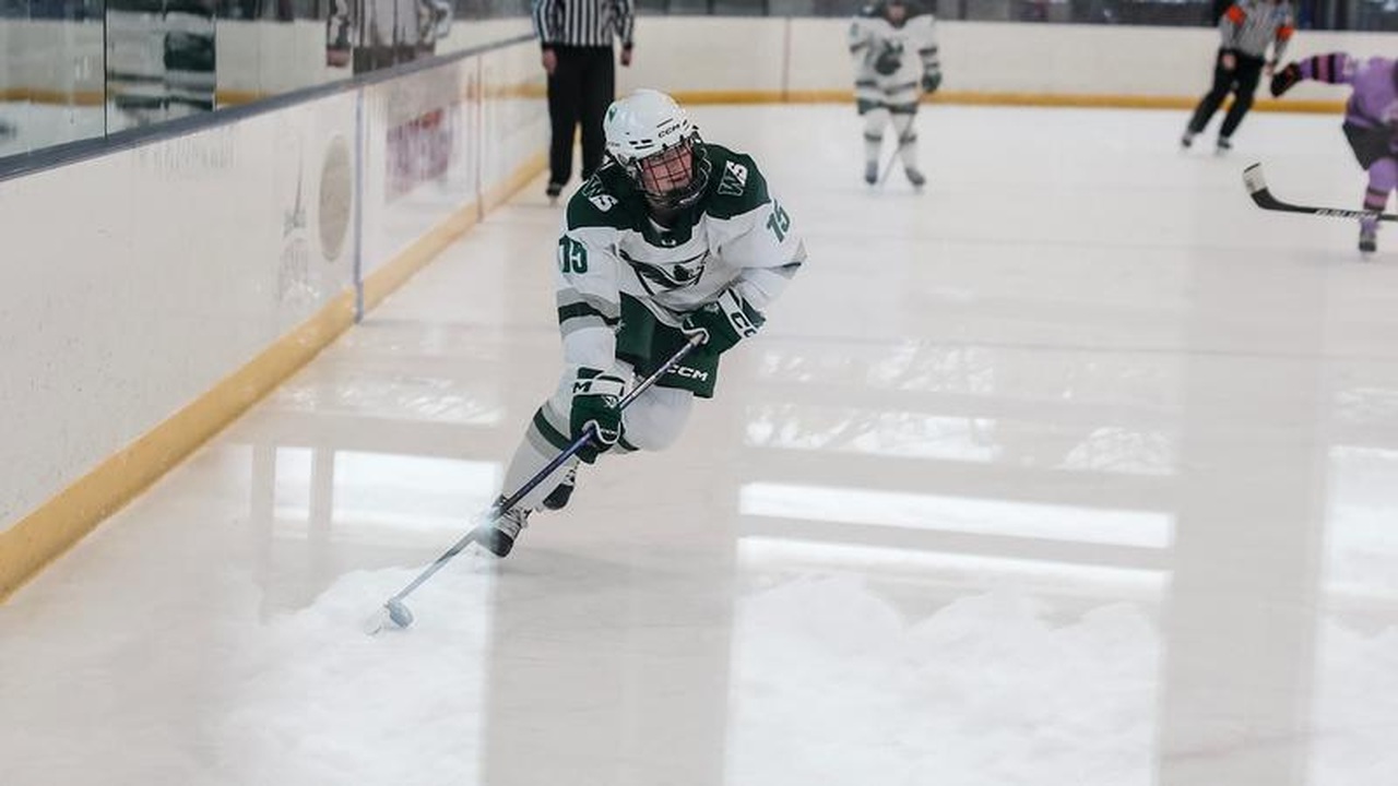 William Smith rallies from two goals down to beat Utica 4-2 in opener William Smith rallies from two goals down to beat Utica 4-2 in opener