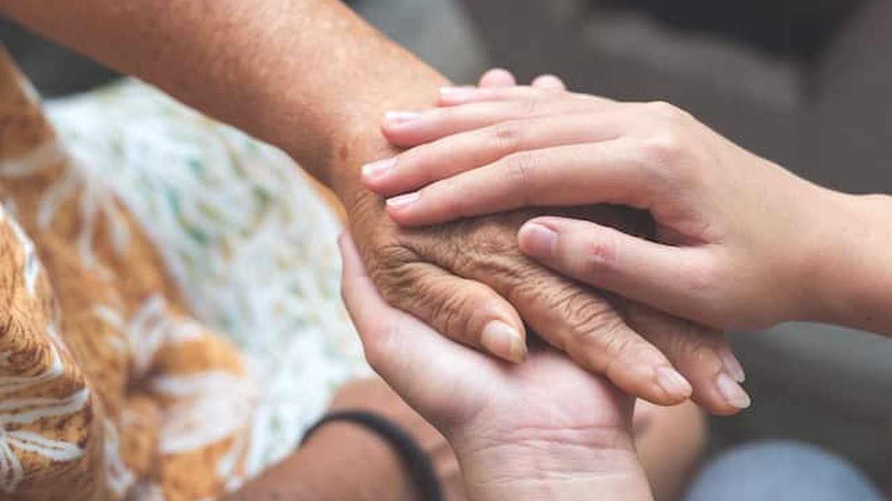 Pew traces gender gaps in pay and caregiving across family life Pew traces gender gaps in pay and caregiving across family life