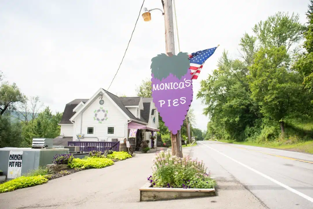 State orders Naples pie shop to remove grape-shaped sign